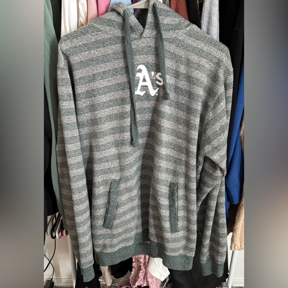 HOST PICK 🥳🥳Men’s Baseball Merch Hoodie Green Striped Hoodie with Logo EUC